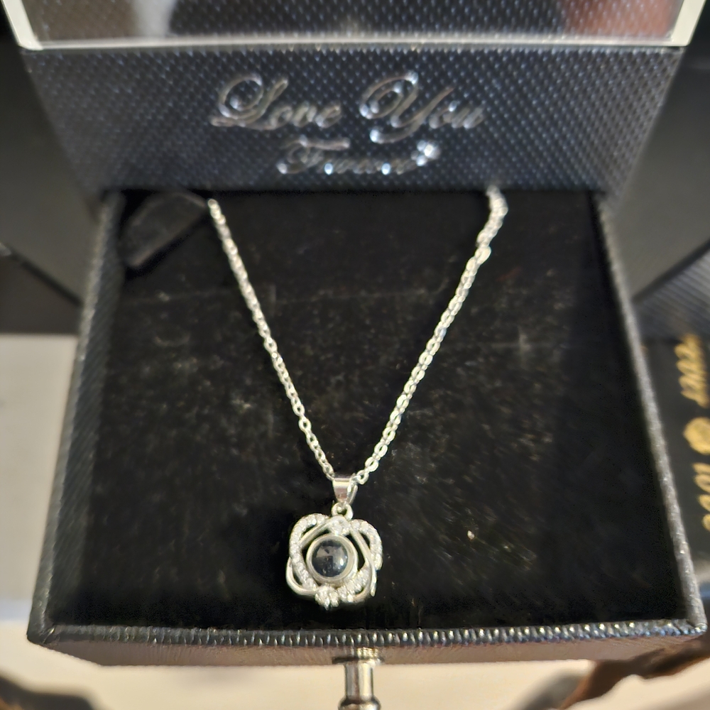 Elegant Silver Necklace with Black Gemstone